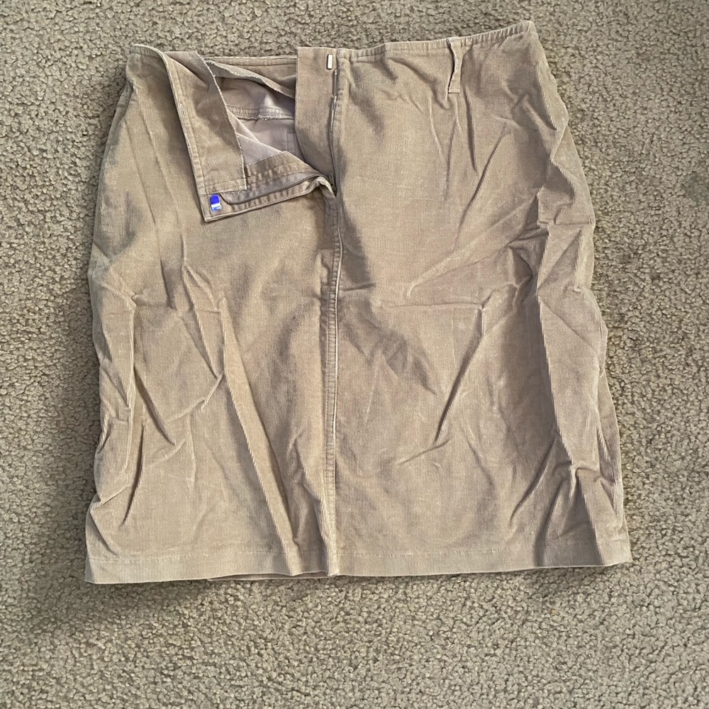 Limited skirt